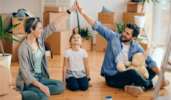 Consultora da Agicorr atendendo cliente sobre seguro de vida