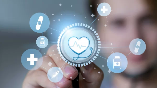 Consultora da Agicorr atendendo cliente sobre seguro de vida